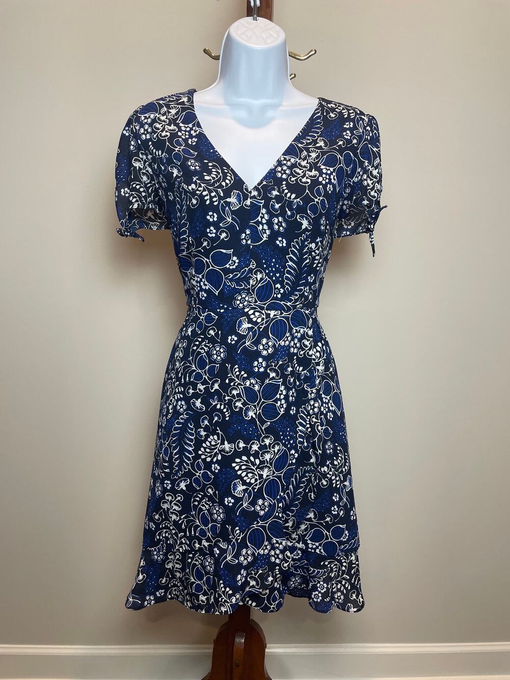 J.Crew Dress Size 6 Chiffon Black White Blue Floral V‑Neck Short Sleeve Flowy
